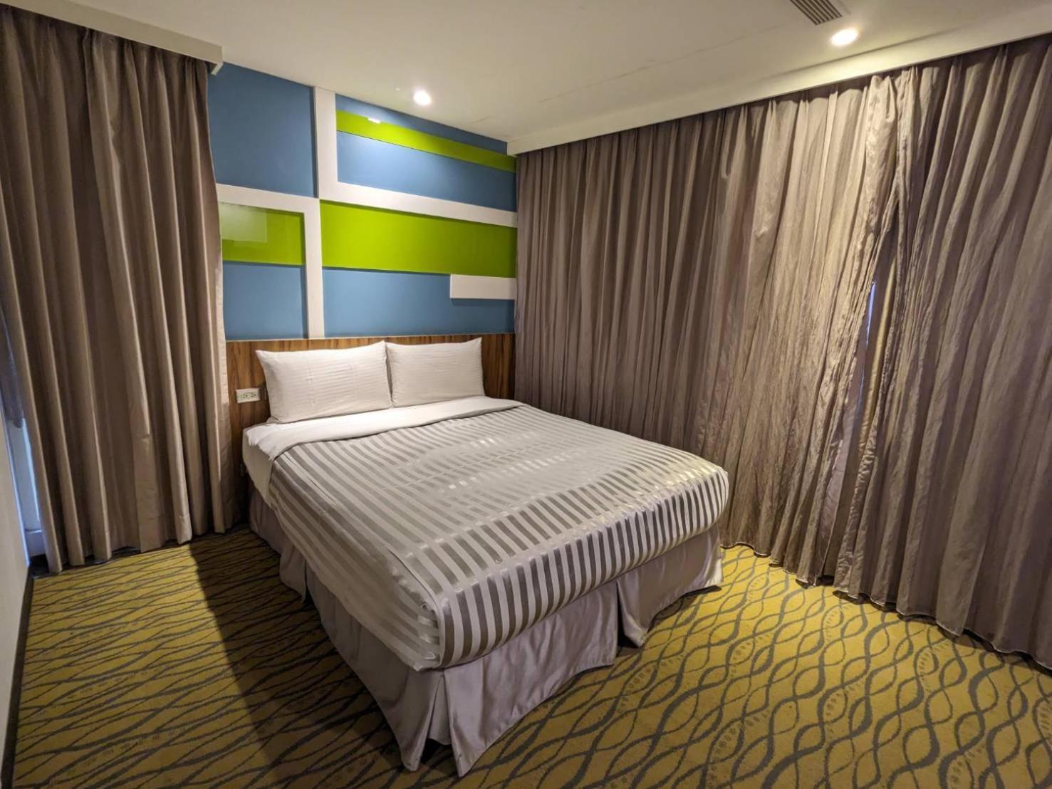 Ximen Hotel B Taipei Bagian luar foto