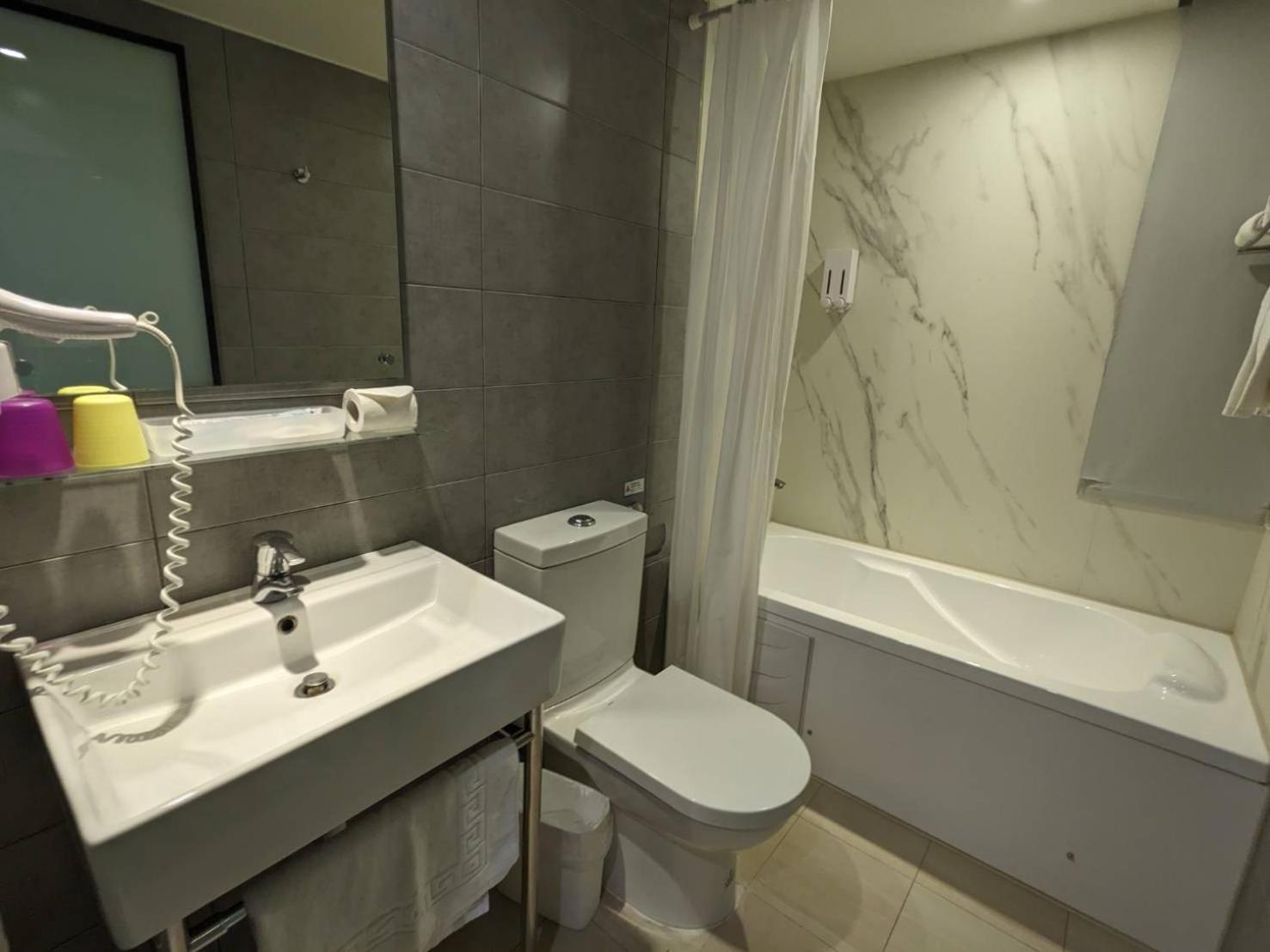 Ximen Hotel B Taipei Bagian luar foto