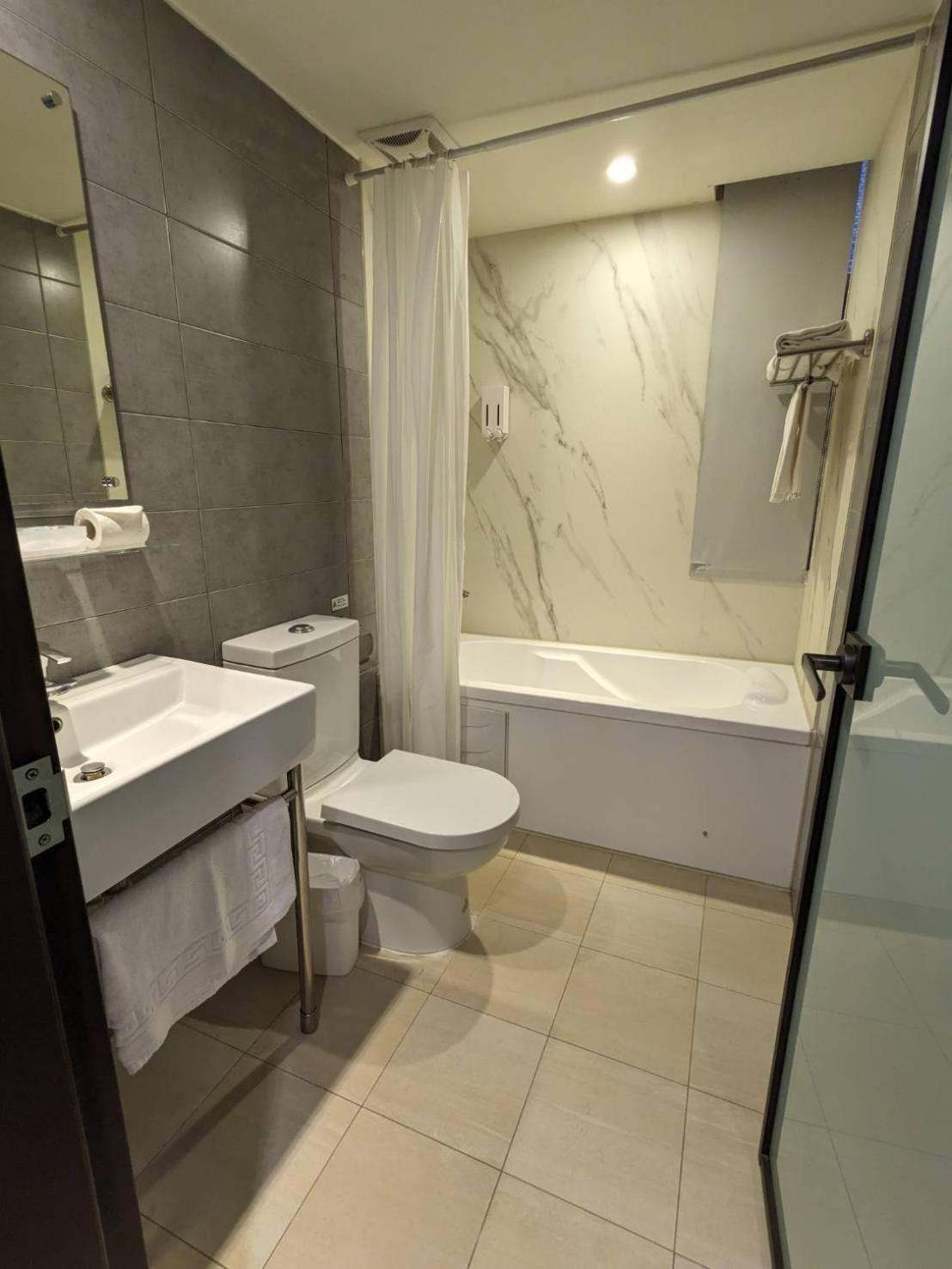 Ximen Hotel B Taipei Bagian luar foto